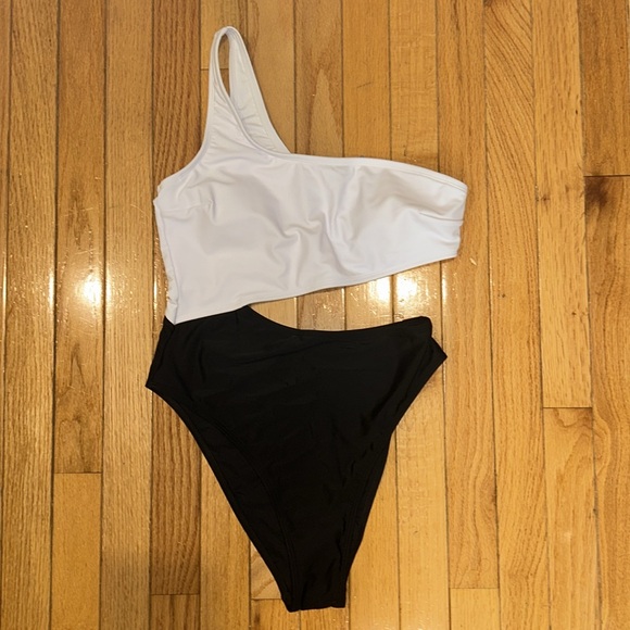 One shoulder cutout one piece bathing suit - Picture 2 of 5